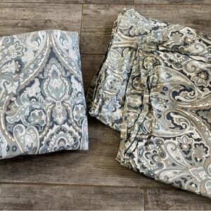 Pottery Barn Mackenna Paisley King
Duvet Cover & 2 Shams